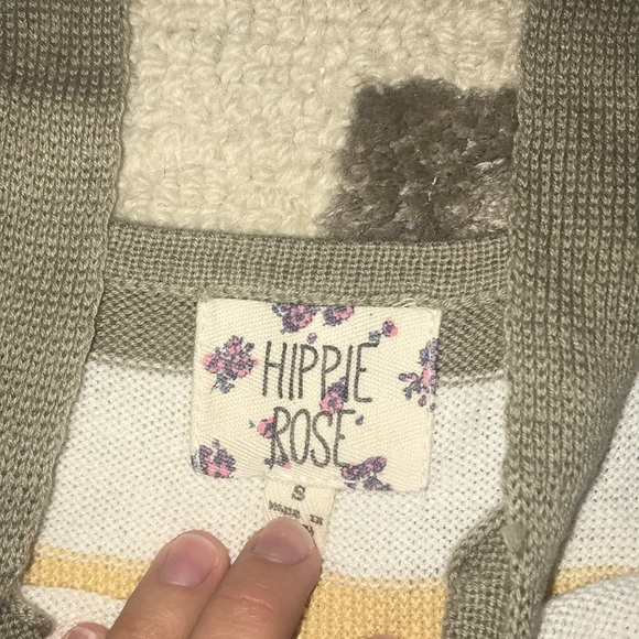 Size small crop top. Never worn - Picture 2 of 2